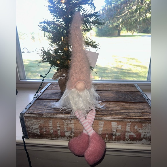 Holiday Pink Gnome Shelf Sitter- New - Picture 1 of 9